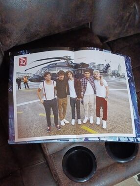 $4 Add-on 1D Poster Featuring Band in Front Of Helicopter
